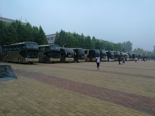 鄭州大巴車租賃:醉漢大巴吸煙被阻止,毆打大巴司機(jī)釀事故http://www.tangmian.com.cn/